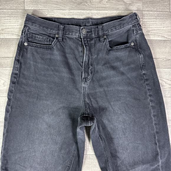 American Eagle Ripped High Rise Relaxed Mom Jeans Black Wash sz 10 - Picture 3 of 8